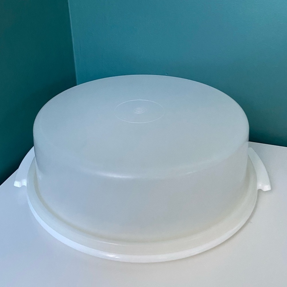 vintage TUPPERWARE 9” Pie Keeper With Cover Opaque Round 719-1 / 720-1 U.S.A.